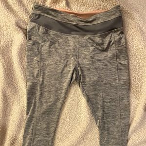 capri yoga pants | mesh cutout details | pockets!